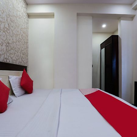 Oyo 16539 Grand Sandarshini Inn Χιντεραμπάντ Εξωτερικό φωτογραφία