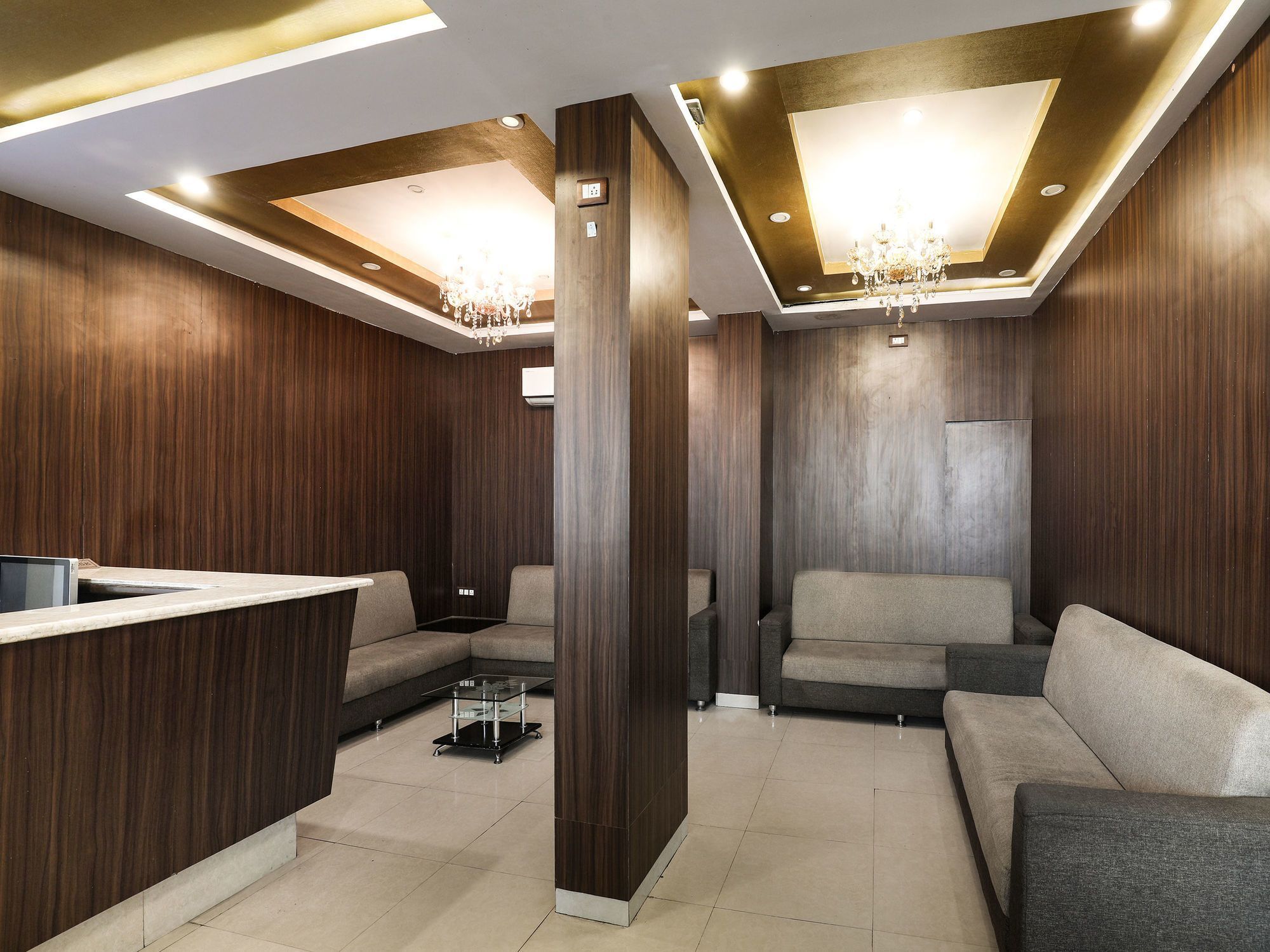 Oyo 16539 Grand Sandarshini Inn Χιντεραμπάντ Εξωτερικό φωτογραφία